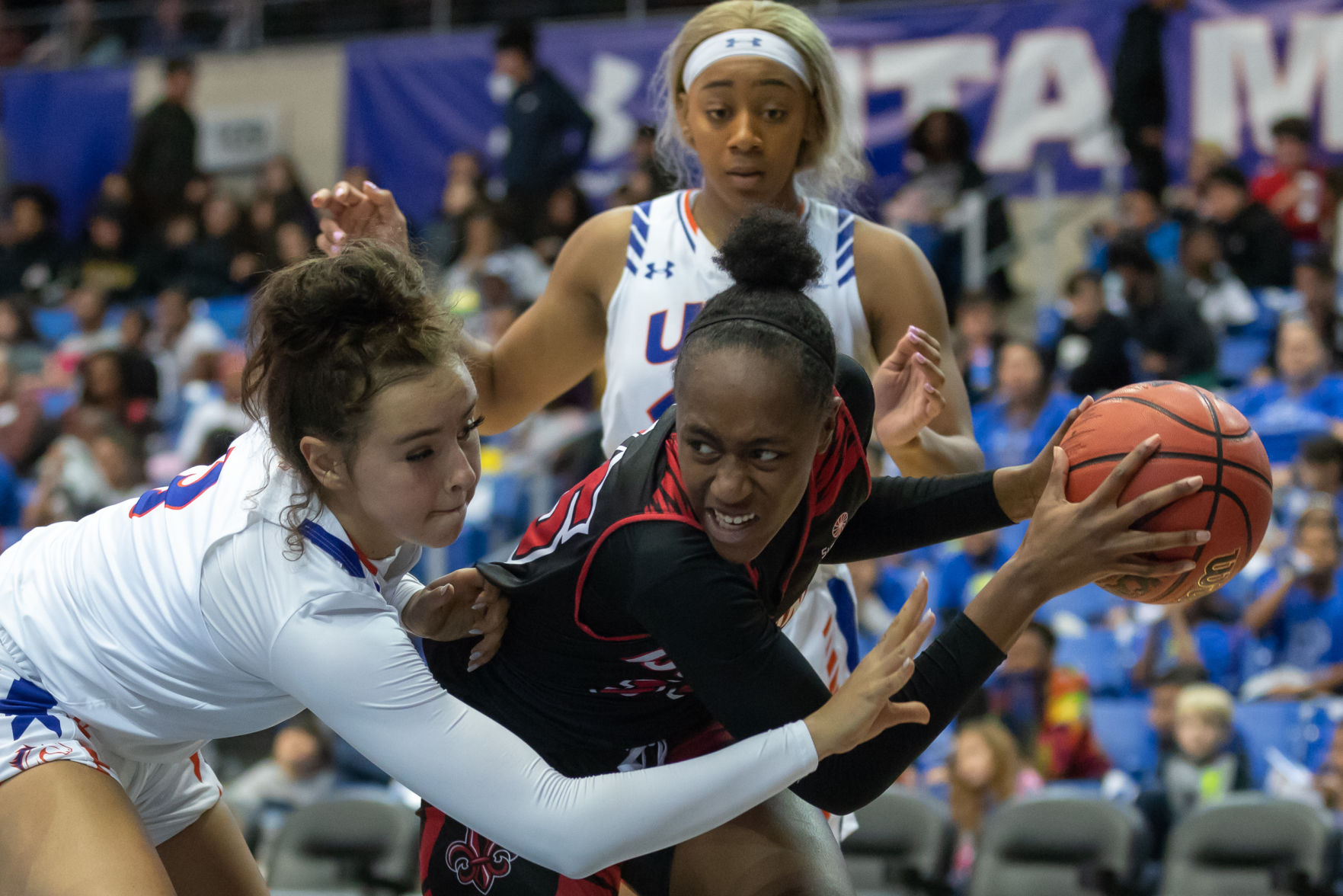 Photos: Children cheer as Lady Mavericks defeat University of Louisiana at Lafayette on Kids Day